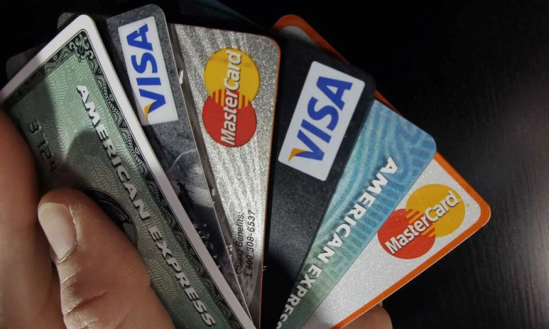 السماح للشركات بتمرير رسوم بطاقات الائتمان للعملاء في أونتاريو