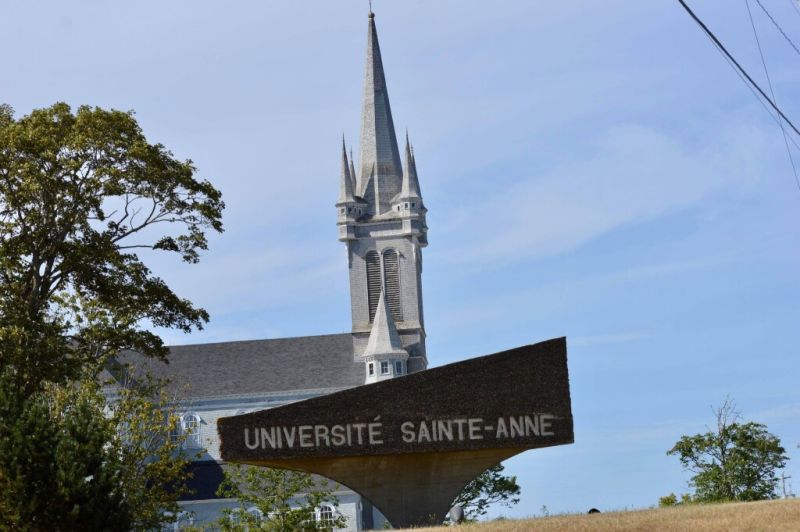 الشرطة تحقق في اعتداءات جنسية في جامعة سانت آن في نوفا سكوتيا