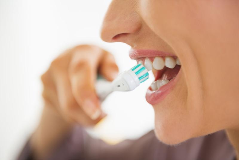 خطوات مهمّة لتنظيف الأسنان بالطريقة الصحيحة