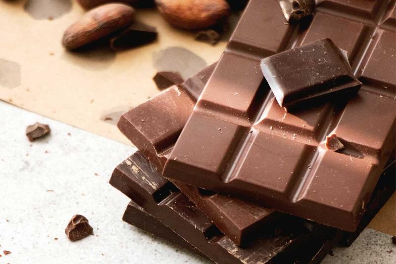 طريقة سهلة للتفريق بين الشوكولاتة الأصلية والمزيفة