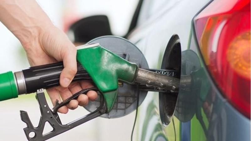 فورد يقرر تمديد خفض ضريبة الغاز والوقود حتى نهاية 2024