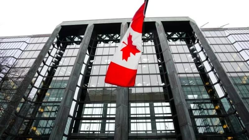 بنك كندا يخفض سعر الفائدة لأول مرة منذ عام 2020
