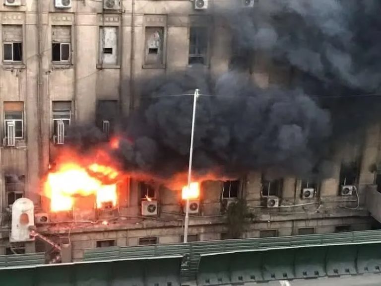 مصر.. حريق في سنترال رمسيس وسط القاهرة وتأثر خدمات الاتصالات