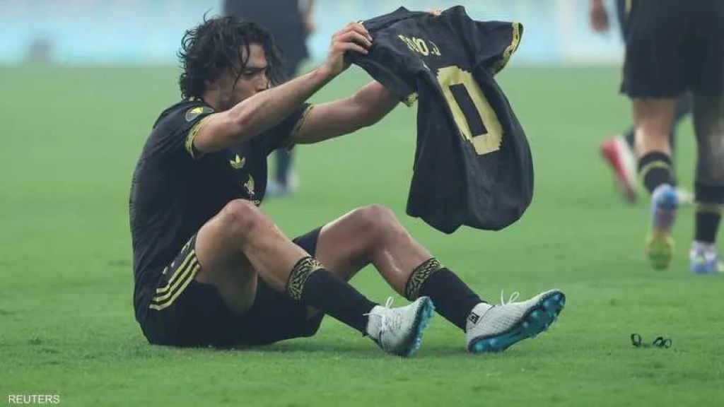 خيمينيز يكرّم ديوغو جوتا في نهائي ”الكأس الذهبية”