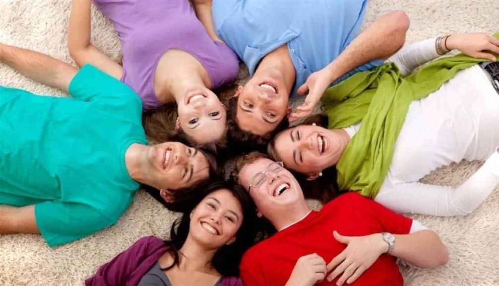 الضحك علاج إيجابي للصحة النفسية