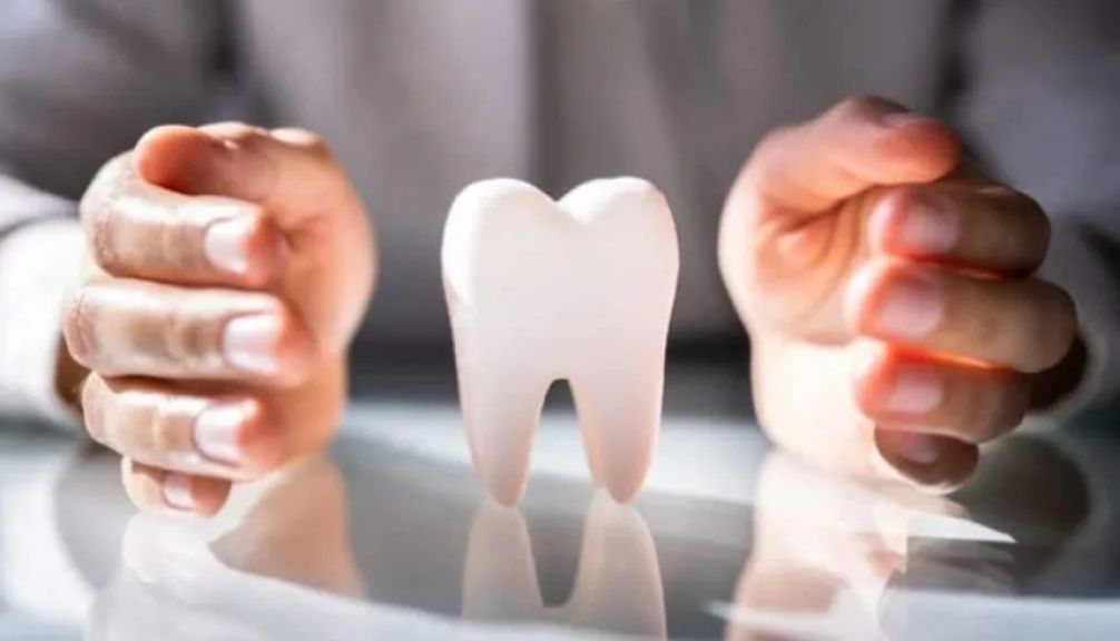 جل يعيد بناء مينا الأسنان في أسابيع ويقضي على التسوس نهائياً