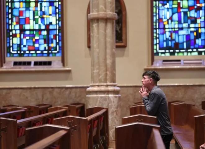 عودة مفاجئة للشباب إلى الكنائس في كندا بعد سنوات من العزوف