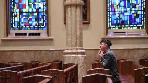 عودة مفاجئة للشباب إلى الكنائس في كندا بعد سنوات من العزوف