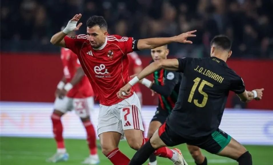 آلات حادة وكرات غريبة.. جدل بعد مباراة الأهلي المصري والجيش الملكي المغربي