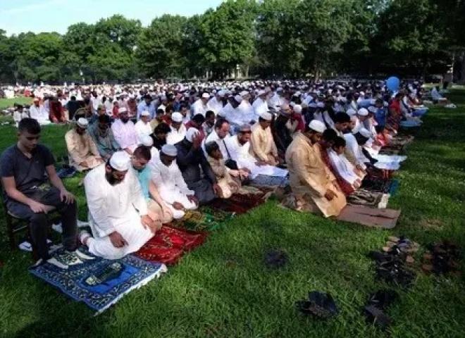 مقاطعة كيبيك تقرر منع الصلاة في الشوارع والجامعات والكليات