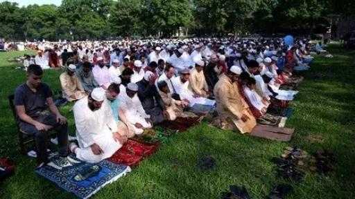 مقاطعة كيبيك تقرر منع الصلاة في الشوارع والجامعات والكليات