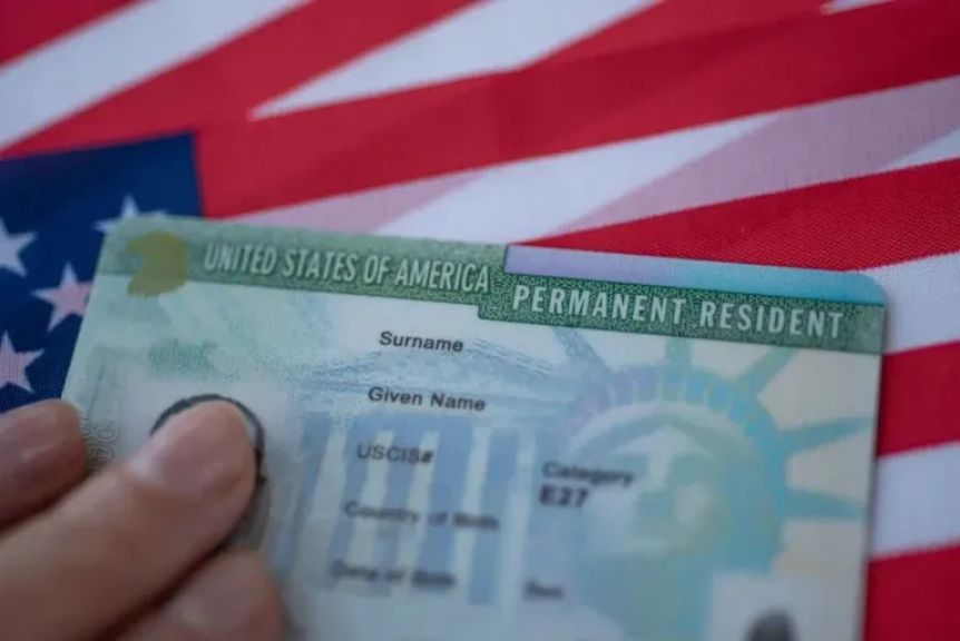 قيود ترامب على Green Card تؤثر على الكنديين للحصول على الإقامة