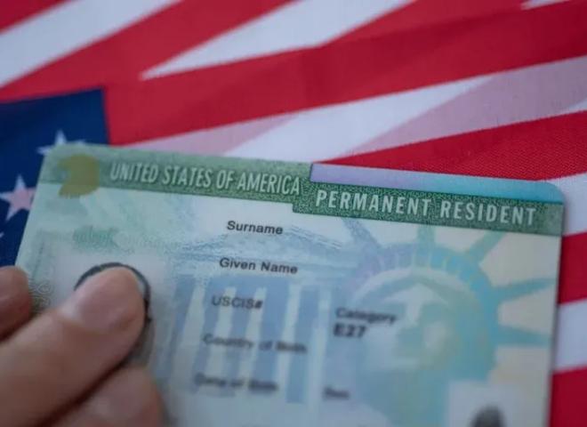 قيود ترامب على Green Card تؤثر على الكنديين للحصول على الإقامة